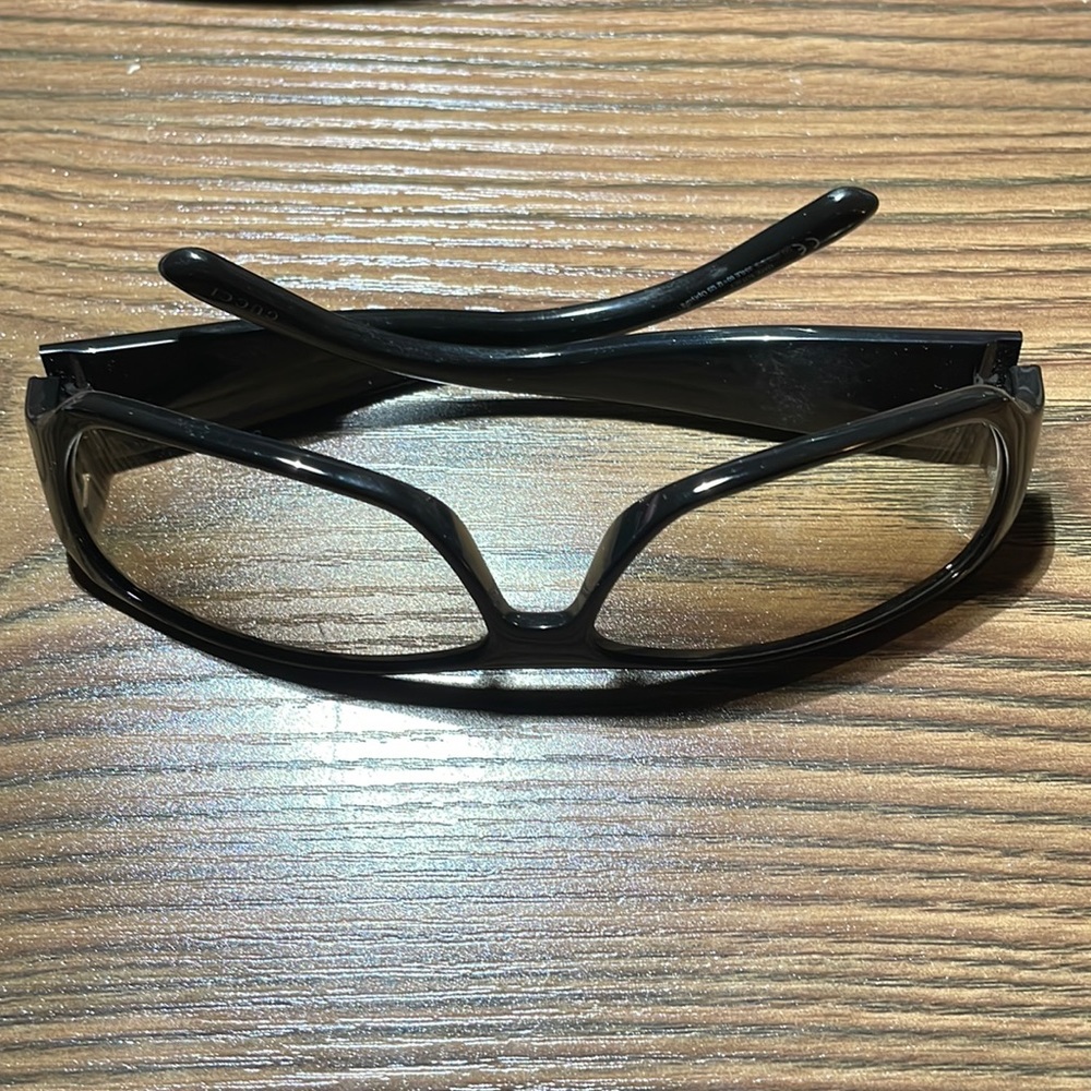 Black Gucci sunglasses with case